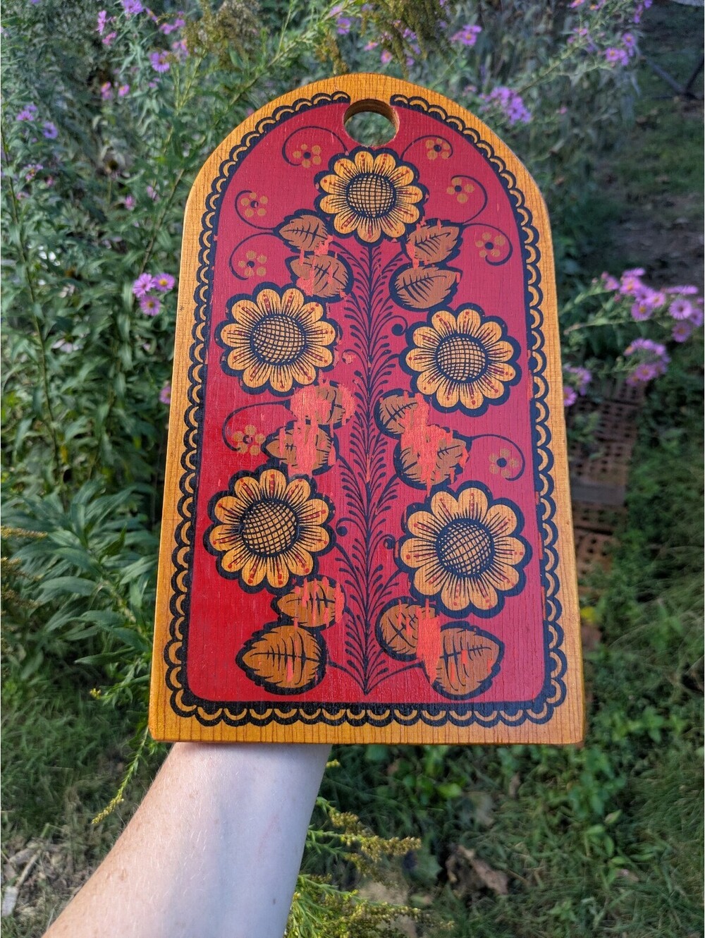 True Vintage Decorative Board, Distressed Retro / Kitchy Sunflower Theme.